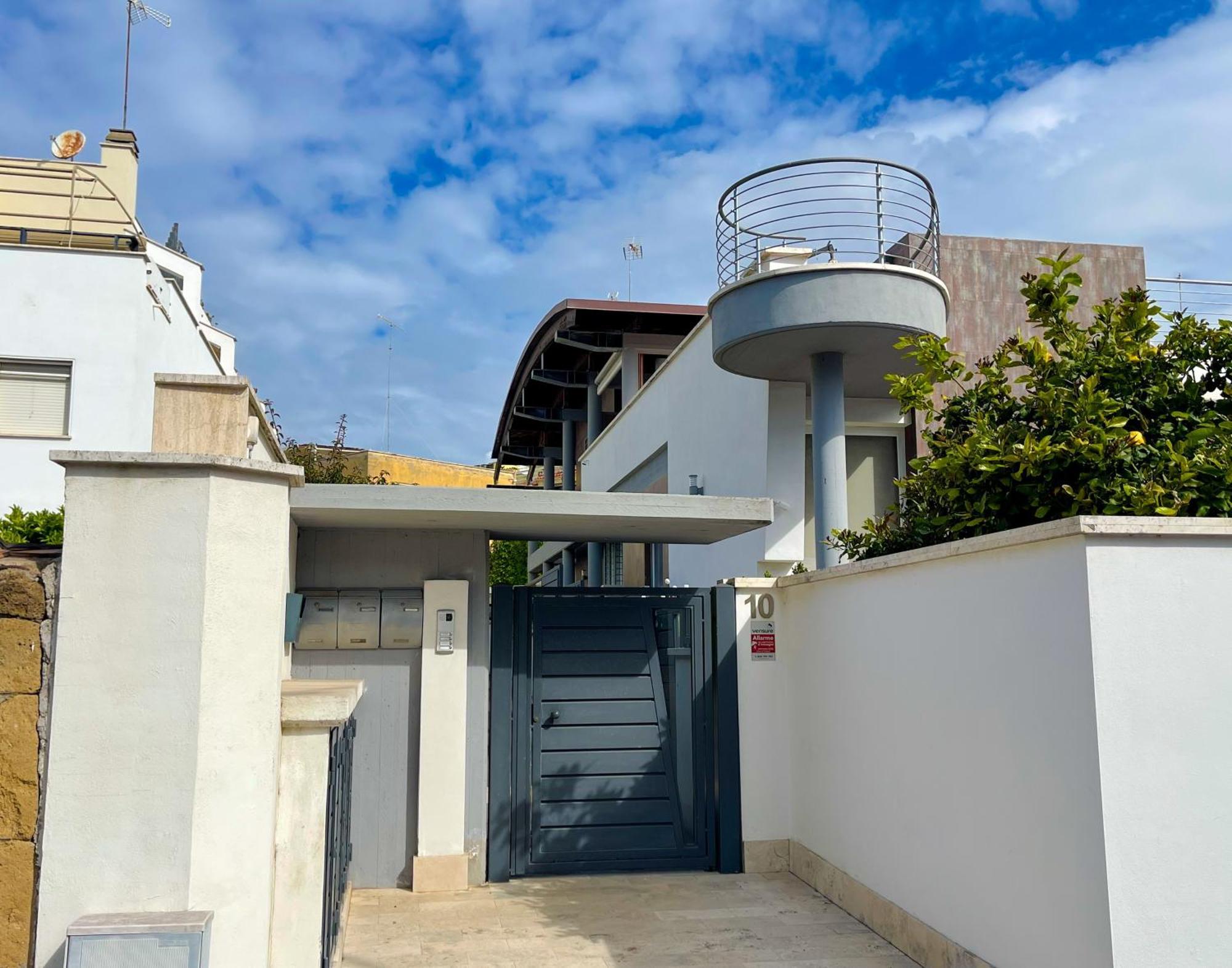 The Shabby House - Charming Seaside Retreat In Anzio, Steps From And Train Station *